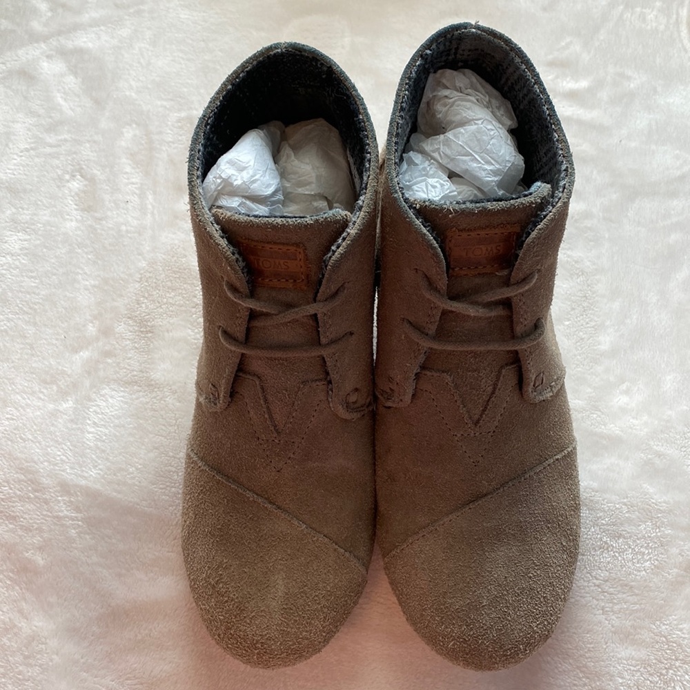 Toms Desert Wedge in Taupe